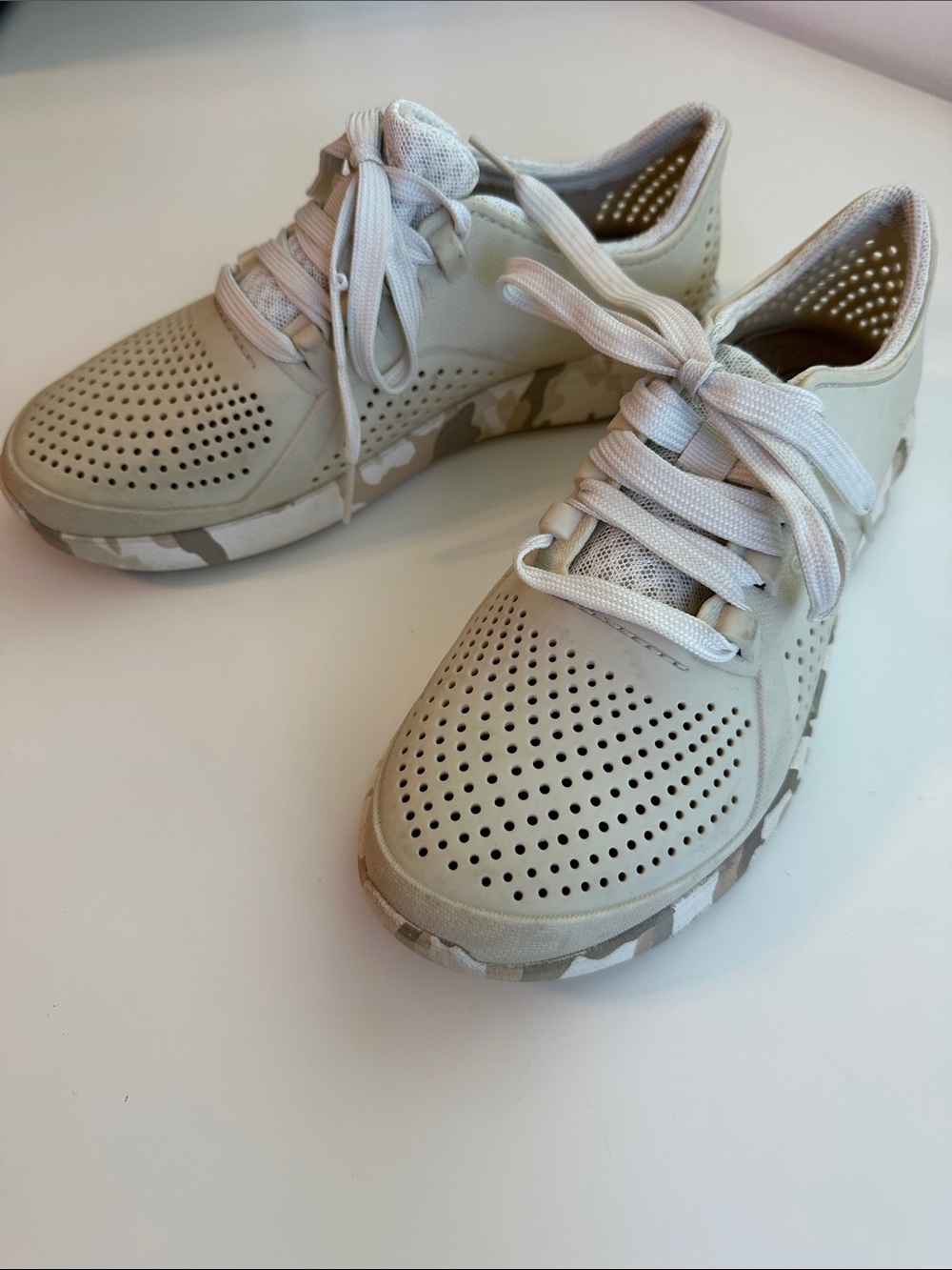 CROCS Stride Rite Light Beige Perforated Lace-Up Women's Sneaker